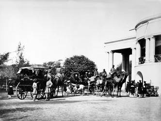 Löjtnantguvernör i Punjab och hans kamelvagn, 1864